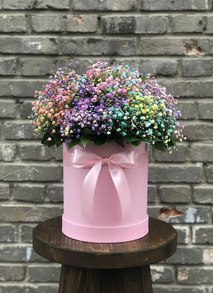 Цветочная композиция из Гипсофила и Розы в шляпной коробке в Октябрьском Удмуртской республики