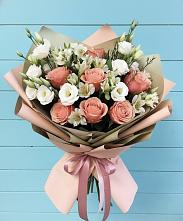 Букет цветов из:  Розы, Альстромерии и Лизиантусы в Октябрьском Удмуртской республики