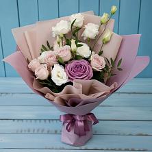 Букет цветов из:  Розы и Лизиантусы в Октябрьском Удмуртской республики