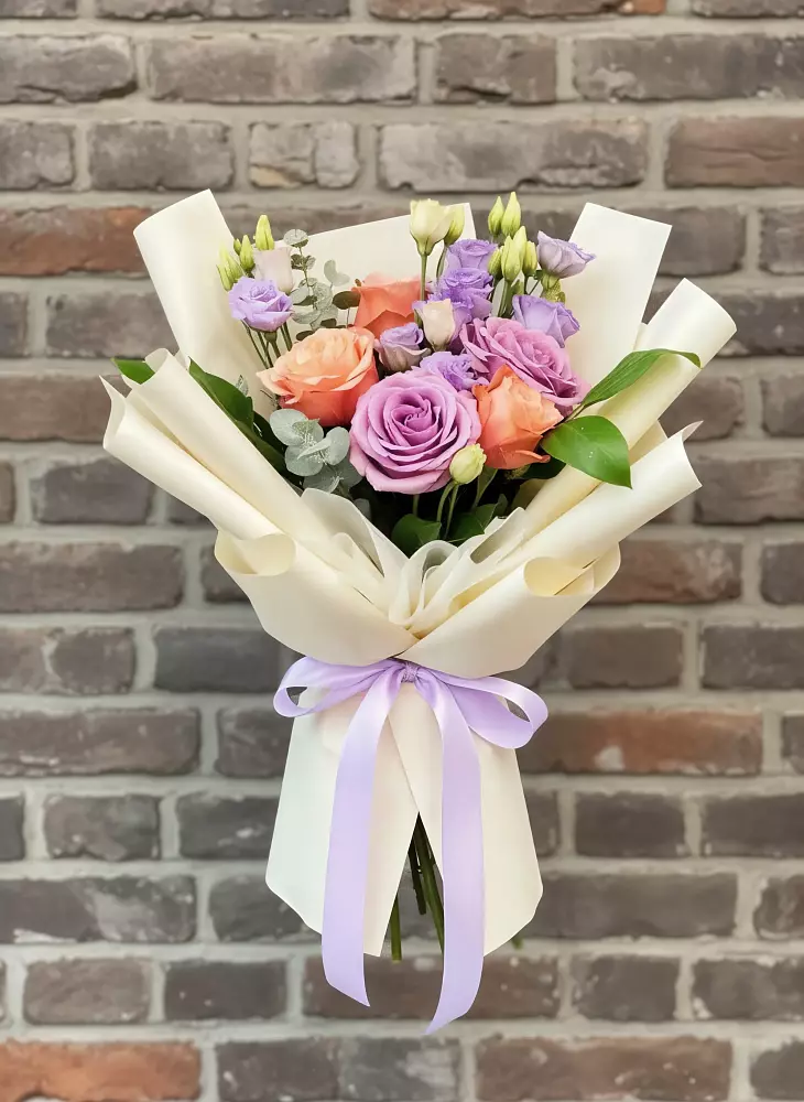 Букет цветов из: Лизиантусы и Розы в Октябрьском Удмуртской республики