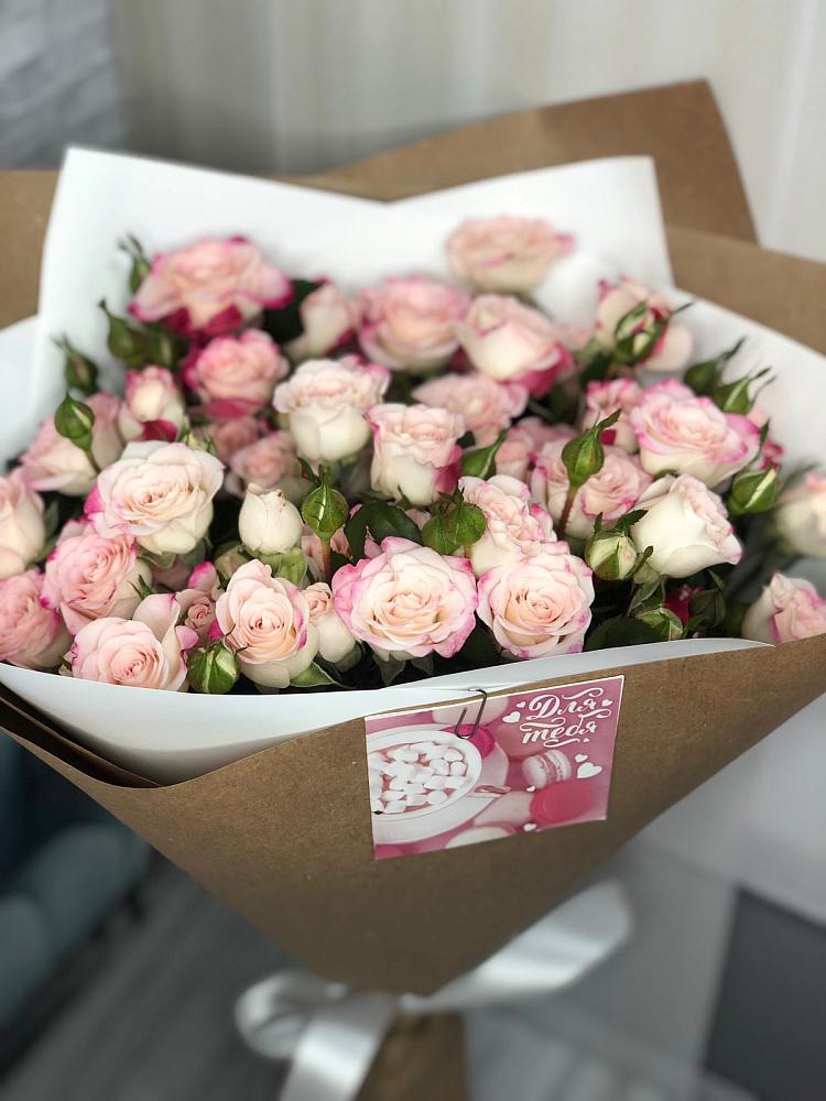 Букет цветов из: Розы в Октябрьском Удмуртской республики