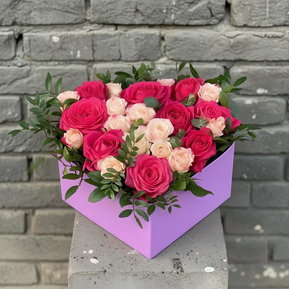 Цветочная композиция из Розы в коробке в Октябрьском Удмуртской республики
