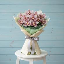 Букет цветов из:  Орхидеи и Розы в Октябрьском Удмуртской республики