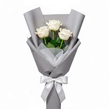 Букет 3 белые розы в Октябрьском Удмуртской республики