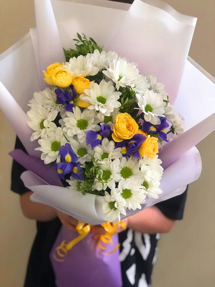 Букет цветов из: Ирисы, Хризантемы и Розы в Октябрьском Удмуртской республики