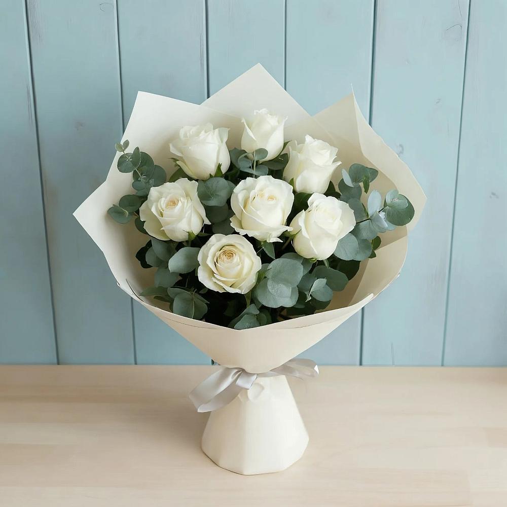 Букет Белые розы в Эвкалипте в Октябрьском Удмуртской республики