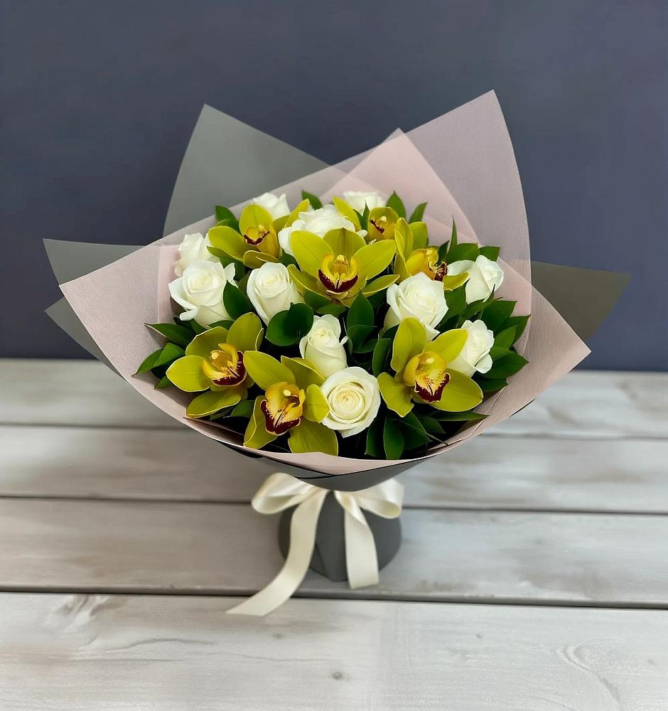 Букет цветов из: Орхидеи и Розы в Октябрьском Удмуртской республики