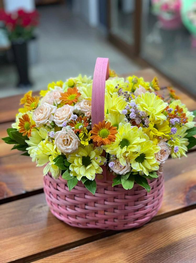 Цветочная композиция из Хризантемы и Розы в корзине в Октябрьском Удмуртской республики