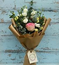 Букет цветов из:  Розы и Лизиантусы в Октябрьском Удмуртской республики