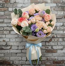 Букет цветов из:  Розы, Лизиантусы и Гвоздики в Октябрьском Удмуртской республики