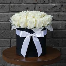 Цветочная композиция из Розы в шляпной коробке в Октябрьском Удмуртской республики