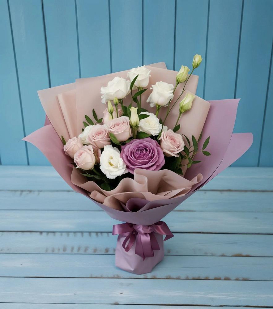 Букет цветов из: Розы и Лизиантусы в Октябрьском Удмуртской республики